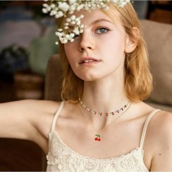 collier en forme de cerise mignon